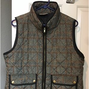 Kenar brand; medium puffy vest;black and gray plaid